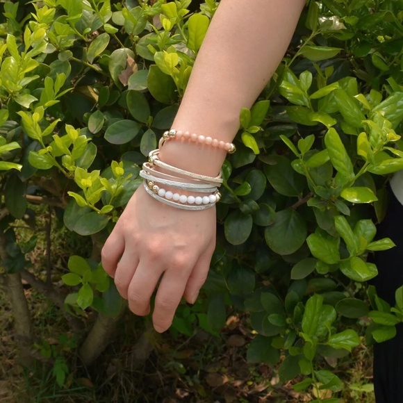 COPY - Rubber Bracelet with stones and gold accent magnetic clasp - Picture 3 of 3